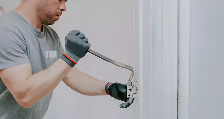 Cracked Door Jamb Repair in Florida Ridge, FL