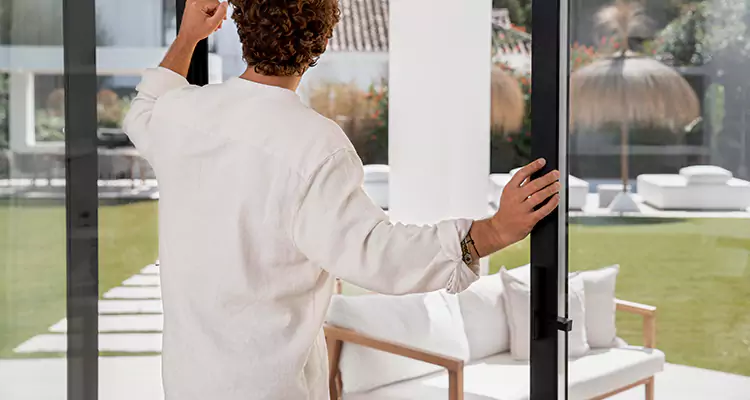 Sliding Screen Door Maintenance for Closing Issues in Florida Ridge, FL